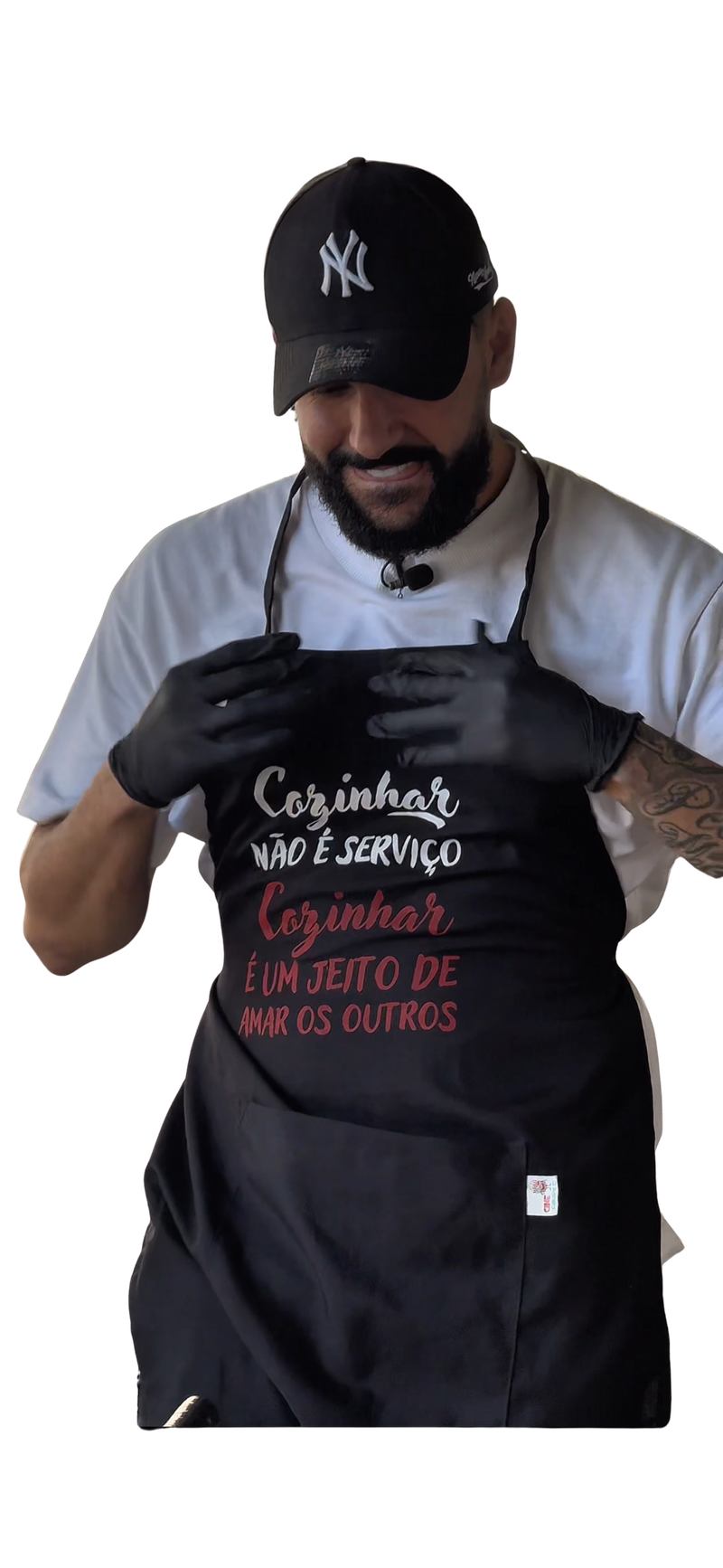 Laerte Dantas preparando refeições para doação